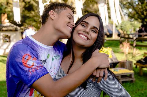 O participante do Big Brother Brasil 19 Danrley e a namorada Larissa Celestino'