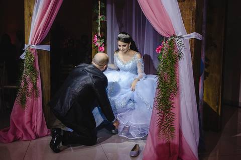 Debutante troca de sapato'