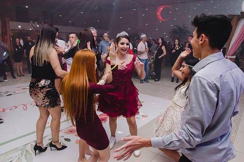 pista de dança em festa de 15 anos'