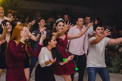 pista de dança em festa de 15 anos'