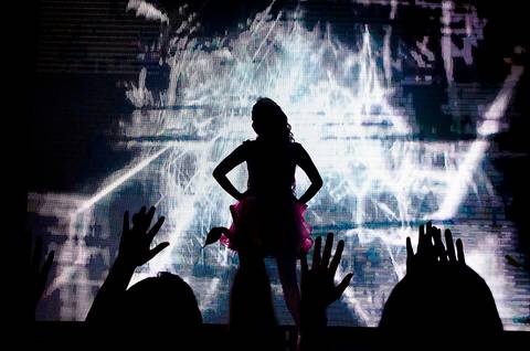 Silhueta da debutante em festa de 15 anos'