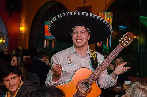 Mariachi no Restaurante Guacamole Cocina Mexicana'