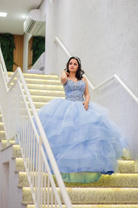 Debutante desce as escadas no Gran Fiesta Canoas'