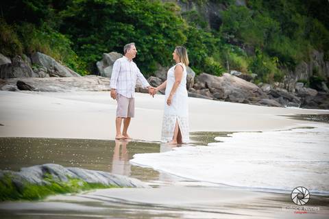 Lindo e emocionante ensaio de Luiz e Adriana em comemoração aos 30 anos de casados. Muito amor! E história no qual ajudei a eternizar com essa linda arte que é a fotografia!



Fotógrafo Wallace Nunes - Rio de Janeiro Zona Oeste

Guaratiba'