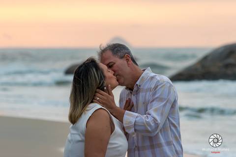 Lindo e emocionante ensaio de Luiz e Adriana em comemoração aos 30 anos de casados. Muito amor! E história no qual ajudei a eternizar com essa linda arte que é a fotografia!



Fotógrafo Wallace Nunes - Rio de Janeiro Zona Oeste

Guaratiba'