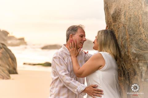Lindo e emocionante ensaio de Luiz e Adriana em comemoração aos 30 anos de casados. Muito amor! E história no qual ajudei a eternizar com essa linda arte que é a fotografia!



Fotógrafo Wallace Nunes - Rio de Janeiro Zona Oeste

Guaratiba'