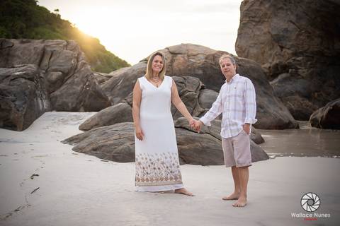 Lindo e emocionante ensaio de Luiz e Adriana em comemoração aos 30 anos de casados. Muito amor! E história no qual ajudei a eternizar com essa linda arte que é a fotografia!



Fotógrafo Wallace Nunes - Rio de Janeiro Zona Oeste

Guaratiba'