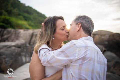 Lindo e emocionante ensaio de Luiz e Adriana em comemoração aos 30 anos de casados. Muito amor! E história no qual ajudei a eternizar com essa linda arte que é a fotografia!



Fotógrafo Wallace Nunes - Rio de Janeiro Zona Oeste

Guaratiba'