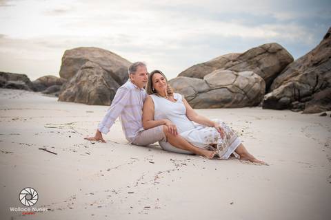 Lindo e emocionante ensaio de Luiz e Adriana em comemoração aos 30 anos de casados. Muito amor! E história no qual ajudei a eternizar com essa linda arte que é a fotografia!



Fotógrafo Wallace Nunes - Rio de Janeiro Zona Oeste

Guaratiba'