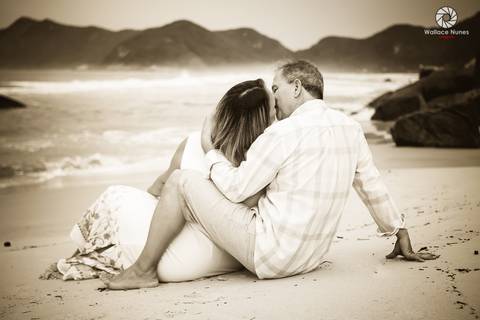 Lindo e emocionante ensaio de Luiz e Adriana em comemoração aos 30 anos de casados. Muito amor! E história no qual ajudei a eternizar com essa linda arte que é a fotografia!



Fotógrafo Wallace Nunes - Rio de Janeiro Zona Oeste

Guaratiba'