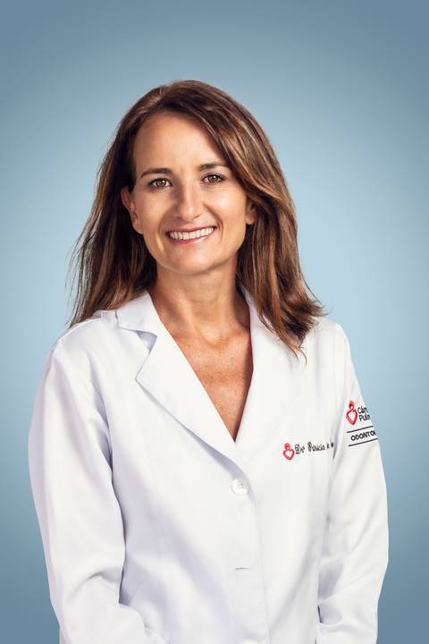 Patricia Leite Ribeiro. Estomatologia.  Retrato Corporativo em Estudio. Icaro Cerqueira Fotografia. Retrato feminino. Ensaio Feminino Salvador. Retrato Feminino em Estudio. '