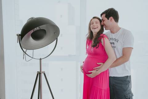 ensaio gestante, fotografia de gestante, fotos grávida, ensaio em casa, ensaio lifestyle, fotógrafo de gestante ES, Vila Velha, gravidez, amor em família, fotos naturais, gestação espontânea, ensaio com pet'