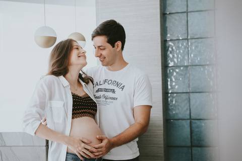 ensaio gestante, fotografia de gestante, fotos grávida, ensaio em casa, ensaio lifestyle, fotógrafo de gestante ES, Vila Velha, gravidez, amor em família, fotos naturais, gestação espontânea, ensaio com pet'