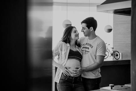 ensaio gestante, fotografia de gestante, fotos grávida, ensaio em casa, ensaio lifestyle, fotógrafo de gestante ES, Vila Velha, gravidez, amor em família, fotos naturais, gestação espontânea, ensaio com pet'