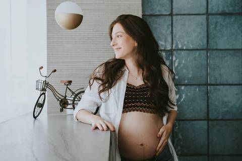 ensaio gestante, fotografia de gestante, fotos grávida, ensaio em casa, ensaio lifestyle, fotógrafo de gestante ES, Vila Velha, gravidez, amor em família, fotos naturais, gestação espontânea, ensaio com pet'