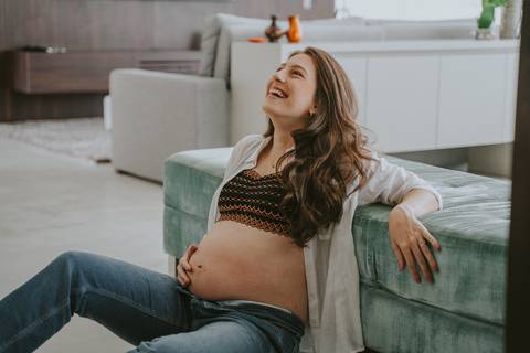 ensaio gestante, fotografia de gestante, fotos grávida, ensaio em casa, ensaio lifestyle, fotógrafo de gestante ES, Vila Velha, gravidez, amor em família, fotos naturais, gestação espontânea, ensaio com pet'