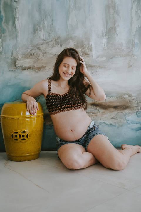 ensaio gestante, fotografia de gestante, fotos grávida, ensaio em casa, ensaio lifestyle, fotógrafo de gestante ES, Vila Velha, gravidez, amor em família, fotos naturais, gestação espontânea, ensaio com pet'