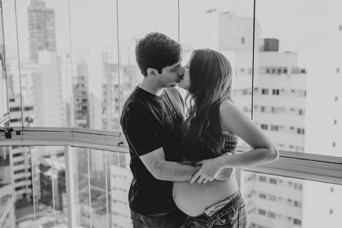 ensaio gestante, fotografia de gestante, fotos grávida, ensaio em casa, ensaio lifestyle, fotógrafo de gestante ES, Vila Velha, gravidez, amor em família, fotos naturais, gestação espontânea, ensaio com pet'