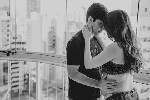 ensaio gestante, fotografia de gestante, fotos grávida, ensaio em casa, ensaio lifestyle, fotógrafo de gestante ES, Vila Velha, gravidez, amor em família, fotos naturais, gestação espontânea, ensaio com pet'