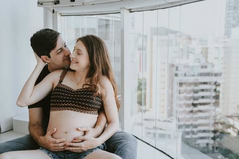 ensaio gestante, fotografia de gestante, fotos grávida, ensaio em casa, ensaio lifestyle, fotógrafo de gestante ES, Vila Velha, gravidez, amor em família, fotos naturais, gestação espontânea, ensaio com pet'