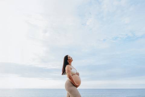 book gestante, gestante, gravida, gravidez, maternidade, ensaio gestante,  vila velha, vitoria,  parto, bebê, praia de camburi, ensaio nublado, ensaio com vento, ensaio gestante na praia, ensaio gestante no amanhecer, praia deserta, amanhecer 
'