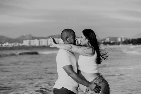 book gestante, gestante, gravida, gravidez, maternidade, ensaio gestante,  vila velha, vitoria,  parto, bebê, praia de camburi, ensaio nublado, ensaio com vento, ensaio gestante na praia, ensaio gestante no amanhecer, praia deserta, amanhecer 
'