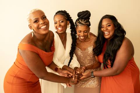 fotografo em cataguases noiva e irmas se divertindo '