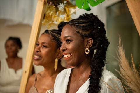 foto da noiva entrando emocionada fotografo felipe santana em cataguases'