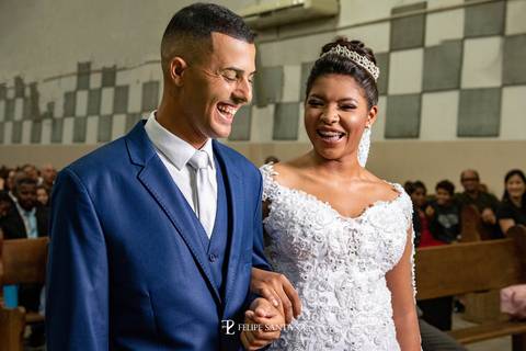 foto discontraida dos noivos no altar fotografo felipe santana cataguases'