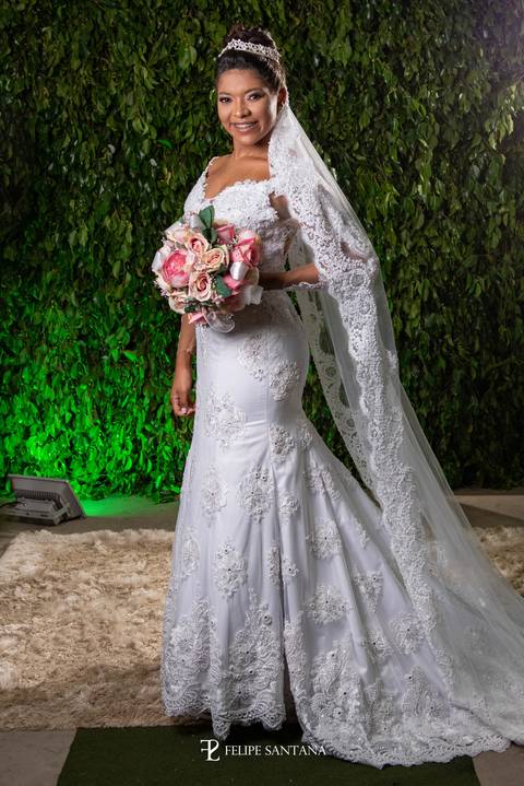 foto da noiva com o buquê '