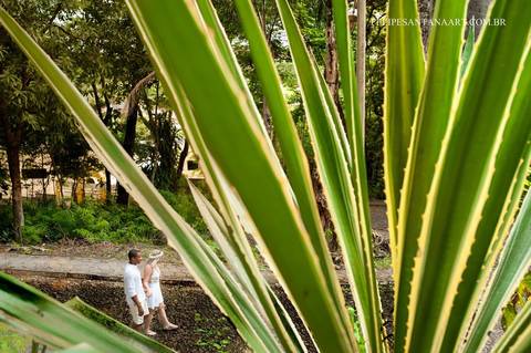 Foto Pré Wedding em Cataguases - Mg, foto de casal lindos interracial, feita pelo fotografo de Cataguases e região Felipe Santana, na escola Emanuel Inácio Peixoto (colégio Cataguases).'