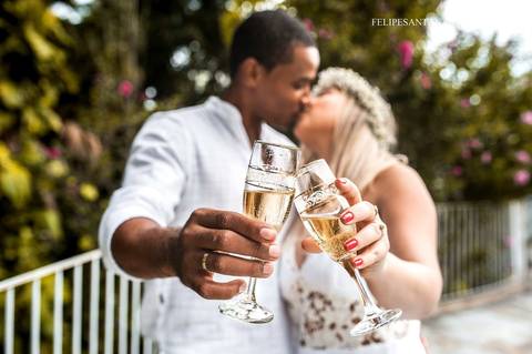 Foto Pré Wedding em Cataguases - Mg, foto de casal no Hotel Cataguases, foto bebendo champagne feita pelo fotografo de Cataguases e região Felipe Santana.'