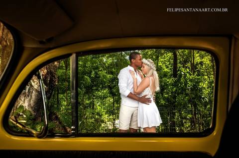 Foto Pré Wedding em Cataguases - Mg, foto de casal dentro do fuca, feita pelo fotografo de Cataguases e região Felipe Santana, na escola Emanuel Inácio Peixoto (colégio Cataguases)'