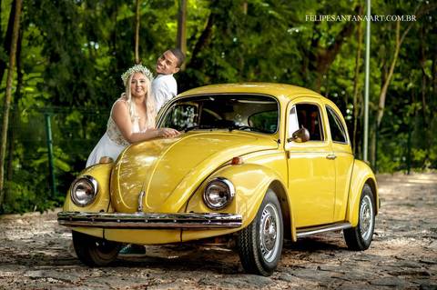 Foto Pré Wedding em Cataguases - Mg, foto de casal dentro do fusca, feita pelo fotografo Felipe Santana.'