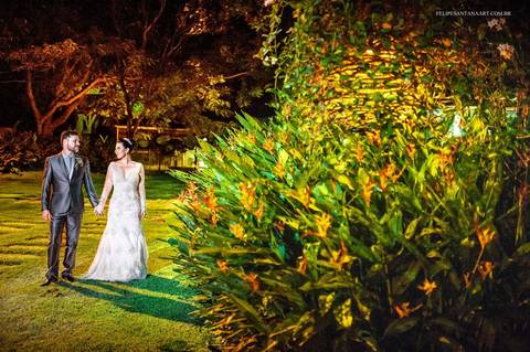 Fotografia de casal no dia do casamento, foto de casal de abraçando, noivos no dia do casamento, fotografia de casamento Felipe Santana'