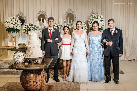 Fotografia no dia do casamento, foto em família, fotografia na recepção em família, foto com mãe e pai'