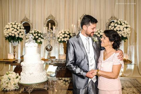 Fotografia no dia do casamento, foto em família, fotografia na recepção em família, foto com a mãe'