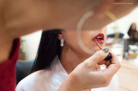 Batom vermelho em noiva, foto da boca, making off em Dona Euzébia'