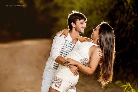 Noivos, muito amor envolvido, fotografia de P´re Casamento, fotografo de casamento Felipe Santana, fotografo de Cataguases Felipe Santana, fotografia descontraída, foto de casal'