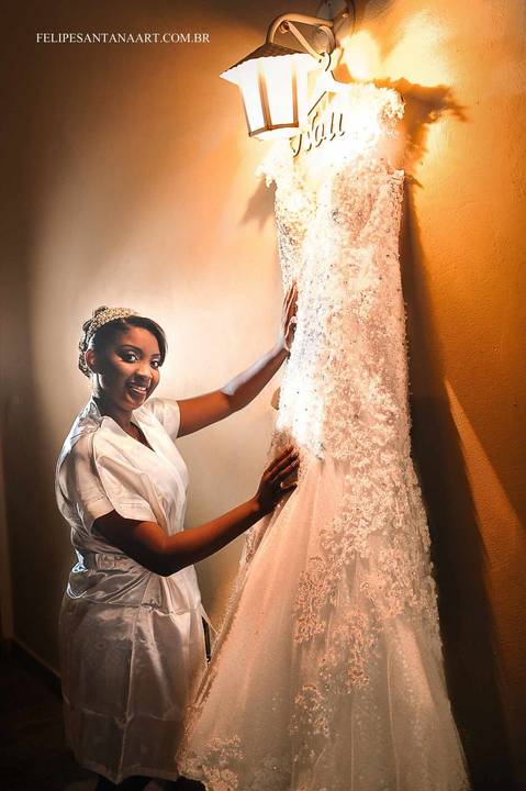 Fotografia de Casamento , noiva no making of,  noiva se preparando para o casamento, foto feita pelo fotografo de casamento Felipe Santana, fotografo de Cataguases Felipe Santana'