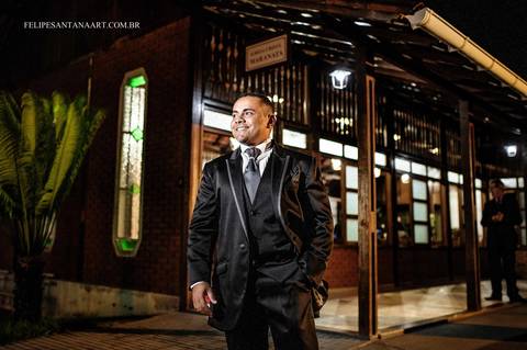 Fotografia de  casamento, Igreja Maranata em Cataguases MG, fotografo de casamento Felipe Santana, foto do noivo na Igreja'