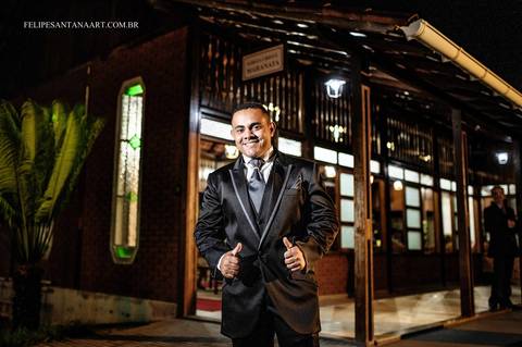Fotografia de  casamento, Igreja Maranata em Cataguases MG, fotografo de casamento Felipe Santana, foto do noivo na Igreja'