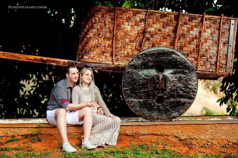 Fotógrafo de Cataguases Felipe Santana Fotografia, fotografia de Pré Casamento, casal se divertindo, casal feliz'