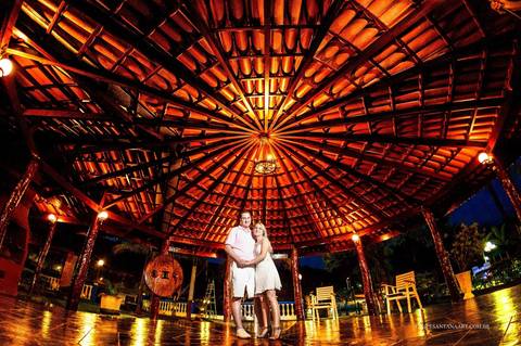 Fotógrafo de Cataguases Felipe Santana Fotografia, fotografia de Pré Casamento, casal se divertindo, casal feliz'