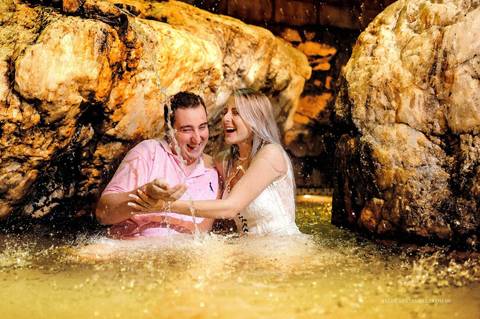 Fotógrafo de Cataguases Felipe Santana Fotografia, fotografia de Pré Casamento, casal se divertindo, casal feliz'