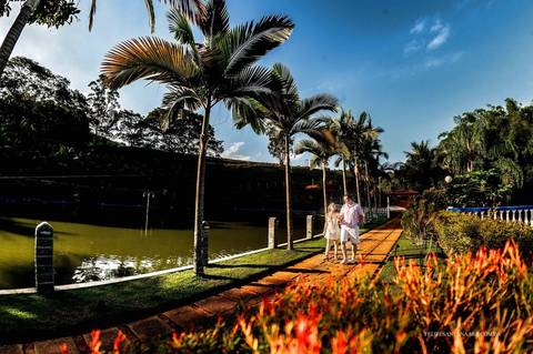 Fotógrafo de Cataguases Felipe Santana Fotografia, fotografia de Pré Casamento, casal se divertindo, casal feliz'