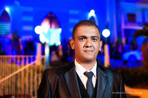 Fotógrafo de casamento Felipe Santana Fotografia, fotógrafo de Cataguases Felipe Santana Fotografia, foto em casamento, noivo na frente da igreja'