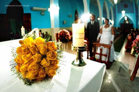 Fotógrafo de Casamentos Felipe Santana Fotografia, fotógrafo de Cataguases Felipe Santana Fotografia, noivo e noiva no altar'