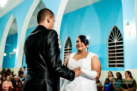 Fotógrafo de Casamentos Felipe Santana Fotografia, fotógrafo de Cataguases Felipe Santana Fotografia, noivo e noiva no altar, noiva olhando para o noivo, olhar lindo'