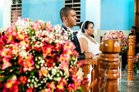 Fotógrafo de Casamentos Felipe Santana Fotografia, fotógrafo de Cataguases Felipe Santana Fotografia, noivo e noiva no altar'